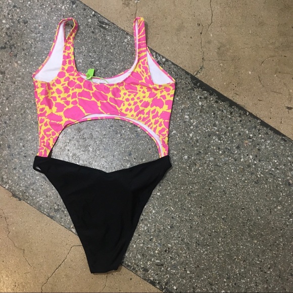 Neon pink and black cut out one piece - Picture 2 of 8